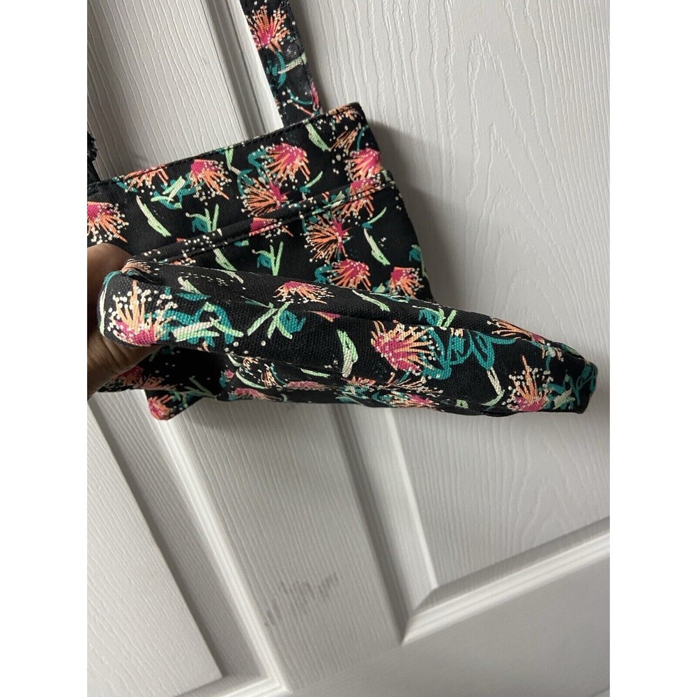 Kavu Crossbody Bag Floral Messenger Tote - Picture 4 of 9